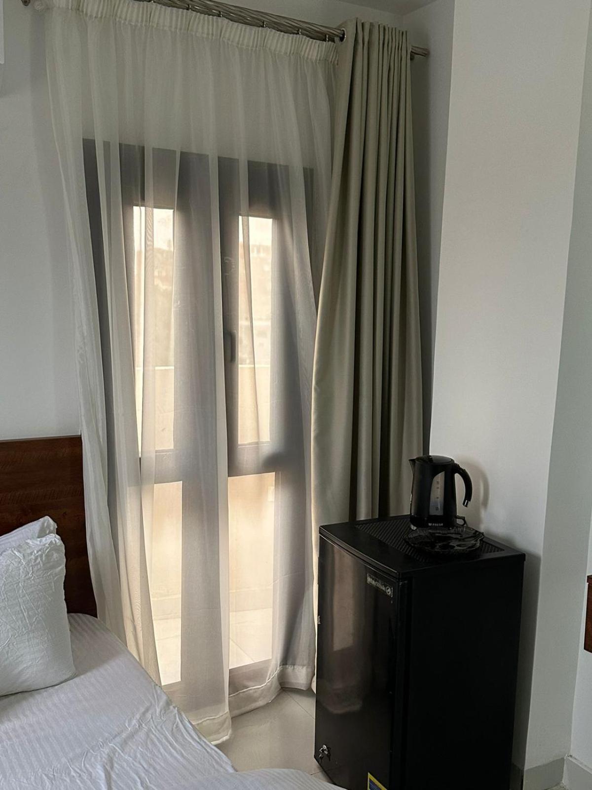 Prince Pyramids Inn Kafret el-Gabal Eksteriør billede